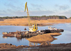 На стройке Полоцкой ГЭС прорвало дамбу: затоплен котлован