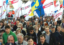 «Вставай, Украина»: 20 тысяч киевлян потребовали освободить политзаключенных
