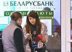 Белорусам нечем пополнять вклады в банках