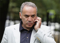 Каспаров возвращается в шахматы ради победы над главой ФИДЕ