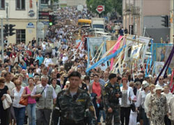 40 тысяч верующих провели шествие по проспекту Независимости