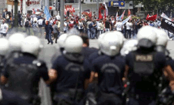 Протесты в Турции: Стамбул на осадном положении