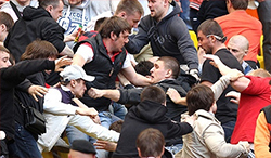 Football fans put up a knife fight in Uruchie