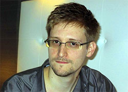 Российские спецслужбы помогали Сноудену до побега