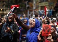 Violent protests mark Egyptian uprising anniversary