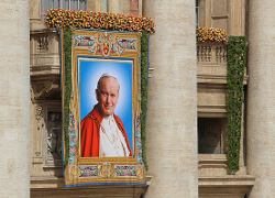 Покушавшийся на Ионанна Павла II террорист возложил цветы к его могиле