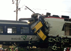 Крупная авария в Швейцарии: столкнулись два пассажирских поезда (Видео)