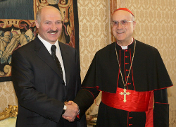 Кардинала Бертоне, готовившего визит Лукашенко в Ватикан, уволили