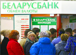 Belarusians do not believe authorities and wait for devaluation