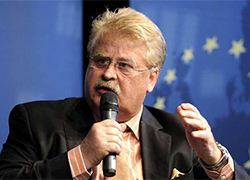 Elmar Brok: West can provide Ukraine with AT