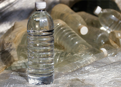 В бутилированной воде нашли опасные соединения