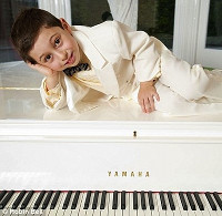 Девятилетний вундеркинд получил диплом профессионального пианиста