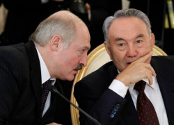 Лукашенко едет выпрашивать у Назарбаева нефть