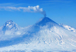 На Новой Гвинее и в Исландии начались извержения вулканов