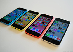 Apple вдвое сокращает производство iPhone 5С