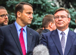 Радослав Сикорский: Соглашение с Украиной могут перенести на 2014 год