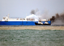 В Черном море загорелся паром с пассажирами