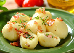 Лукашенко: «Зачем ты на ночь жрешь картошку с мясом?»