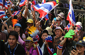 Таиландские демонстранты вышли на «мирный штурм» министерств