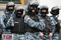 В центр Киева стягивают «Беркут» и войска