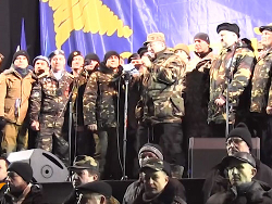 Спецназ защищает Евромайдан от «Беркута»