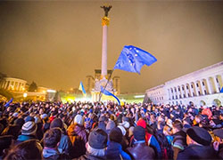 На Майдане ввели «комендантский час»