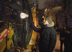 Кличко остановил трактор, который сносил баррикады (Видео)