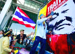 Премьер Таиланда сбежала из Бангкока
