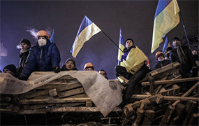 Майдан возводит баррикады, «Беркут» приглушил музыку