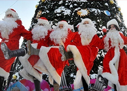 Движение в центре Минска перекроют Деды Морозы и Снегурочки