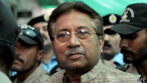 Мушаррафа судят за измену