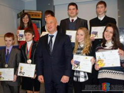 Финны наградили школьников за успехи в изучении белорусского языка