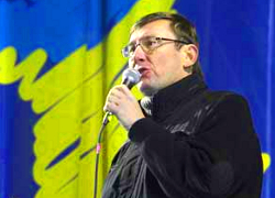 Юрий Луценко: Янукович понимает только язык силы