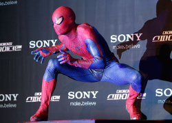 Создатель костюма «Человека-паука» в новогоднюю ночь выпал с балкона