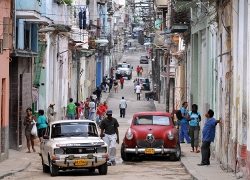 Жителям Кубы разрешили свободно покупать автомобили