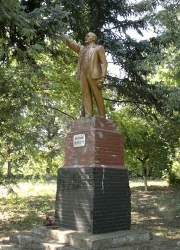 Милиция: Памятник Ленину в Одесской области упал сам