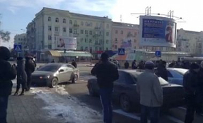 Жители Донецка пытаются прорваться к резиденции Януковича