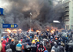 Из зданий в центре Киеве массово эвакуируют людей