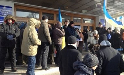 Демонстранты заняли Черниговский облсовет