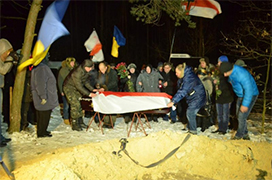 За похоронами белорусского героя Майдана следили неизвестные на «Жигулях»