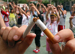 В китайских детсадах запретили курение