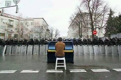 Пианист Майдана: В Беларуси меня бы через минуту повязали