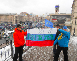 Россияне едут тысячи километров, чтобы попасть на революционный Майдан