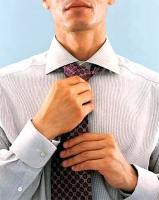 Японцам разрешили ходить на работу без галстуков