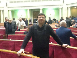 Депутаты собираются в здании Рады, «Беркут» подогнал водомет
