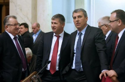 Еще шесть «регионалов» вышли из фракции Януковича в Раде