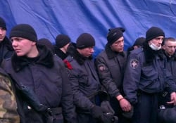 Депутат: 60 солдат ВВ захвачены в плен