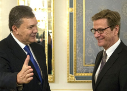Переговоры глав МИД ЕС с Януковичем завершились, но ненадолго