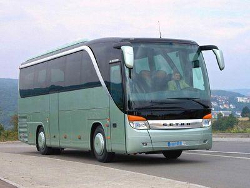 Автобус с белорусскими туристами обстреляли в Киеве