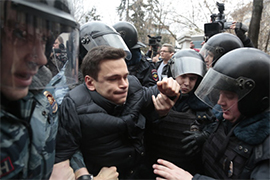 Массовые задержания в Москве: люди кричат «Путина геть!»